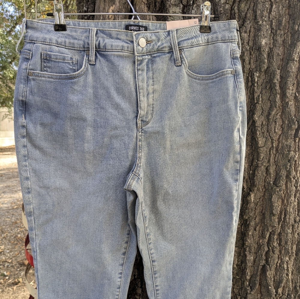 Size 12 NYDJ CAPRI JEANS